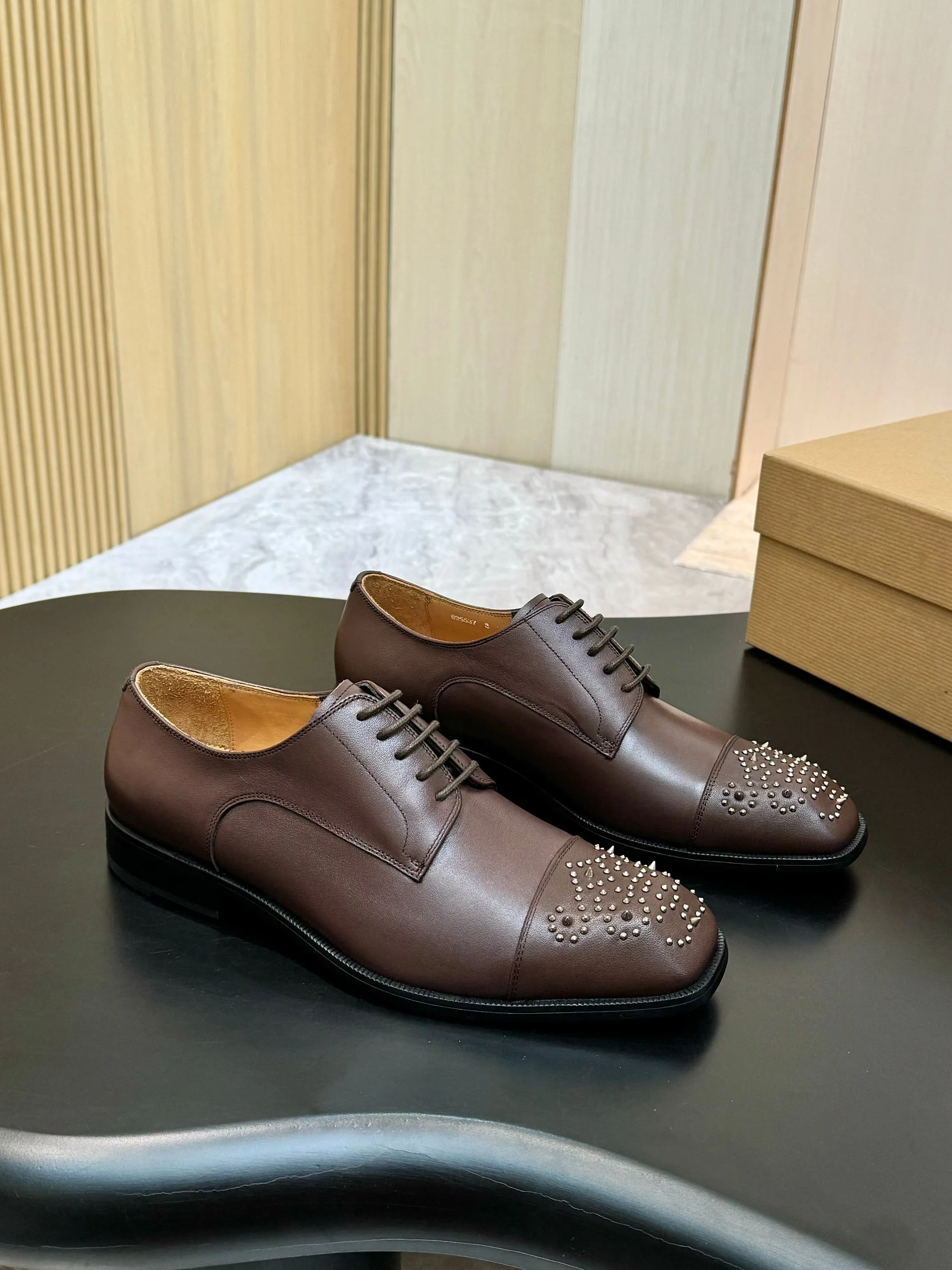 [CL red sole shoes] Top P: 1020💰 Size 39-44 (⚠️38.45.46.47 custom-made, non-returnable and non-exchangeable) 🆑High-end men's business formal leather shoes, original authentic top quality goods ••✅💯 Top original order purchasing agent! Original imported patterned cowhide ➕Imported cowhide lining ➕Cowhide feet ➕Original leather outsole~🉑️Feel free to compare the authentic ones!